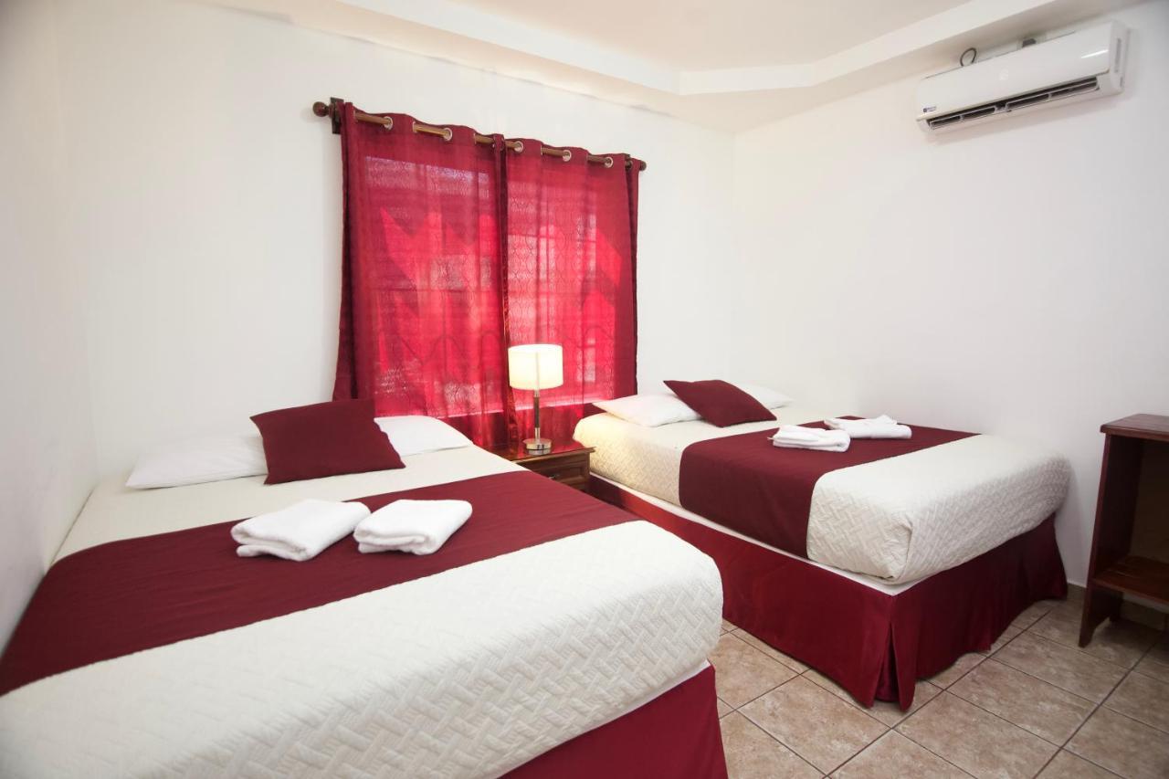 Hotel Playa Caribe Tela Exterior photo